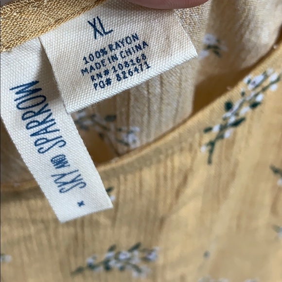 Yellow Peplum Crop Top with Open Back - Picture 2 of 3